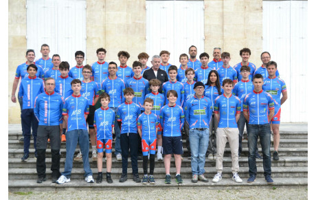 🔵🔴 UC Gradignan : remise des maillots et nouvelle tenue pour la saison